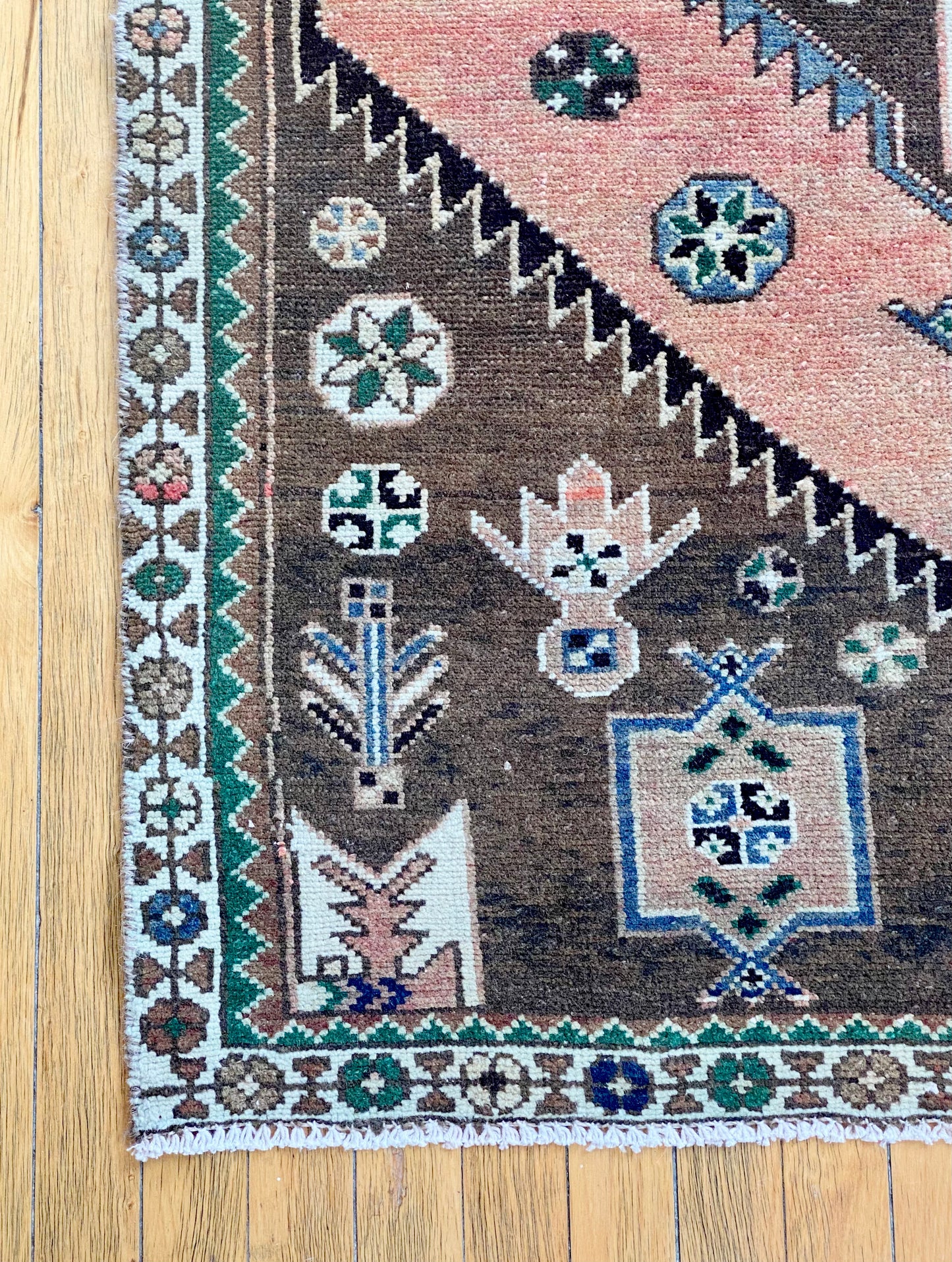 Tribal Vintage Rug 3'6x9'10
